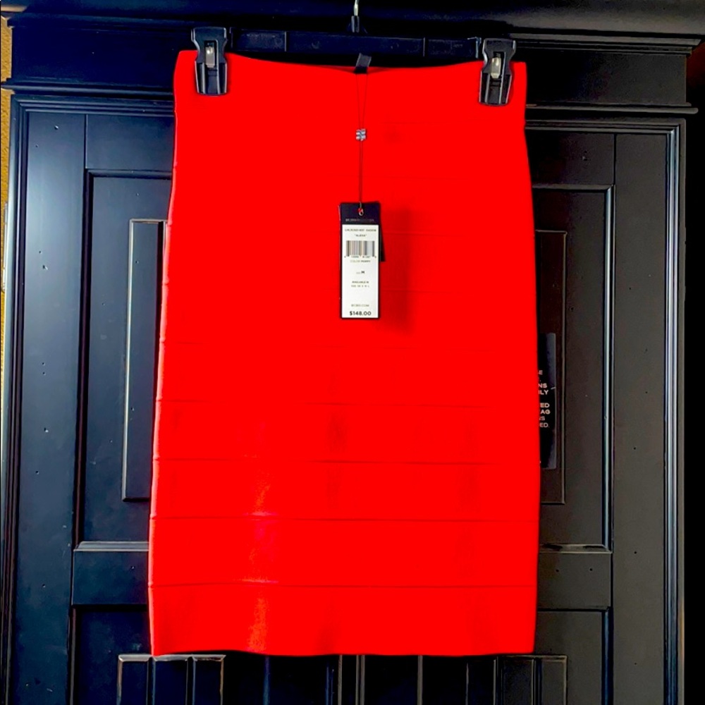 Power skirt! Fits more like a small!